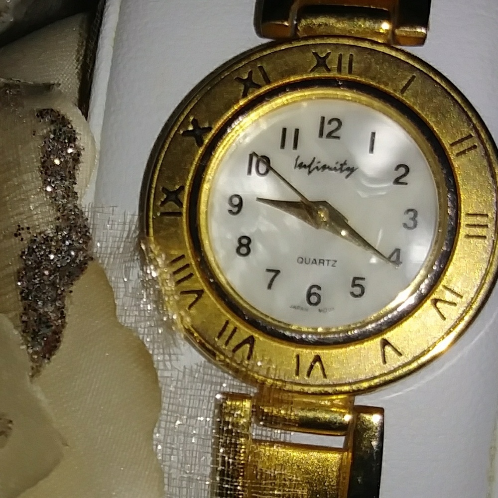 Infinity Ladies Watch🌸 - Picture 3 of 6